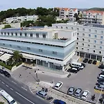 Lero מלון